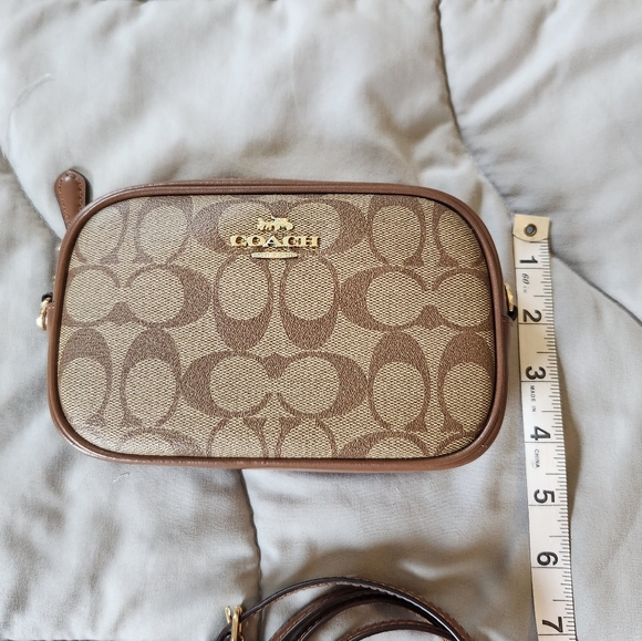 Coach Signature Belt Bag In Colorblock Signature Canvas - Picture 8 of 11